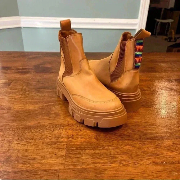 Farm Rio Anthropologie Lug Sole Chelsea Boot tan size 6 - Picture 1 of 10